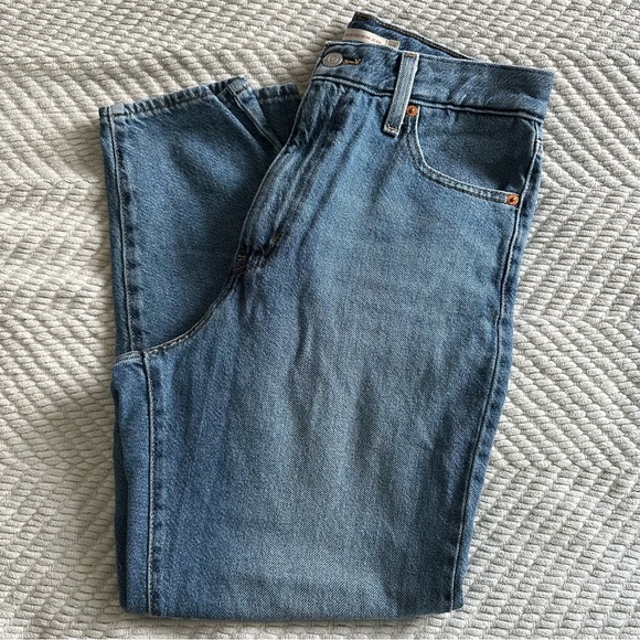 Levi’s High Waisted Mom Jeans - Picture 2 of 3